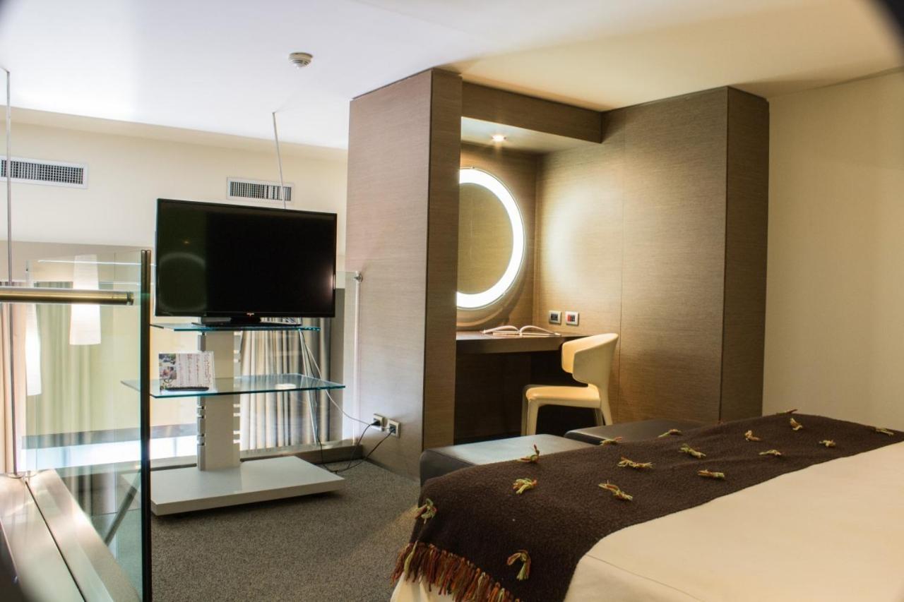 Una Hotels T Hotel Кальярі Екстер'єр фото