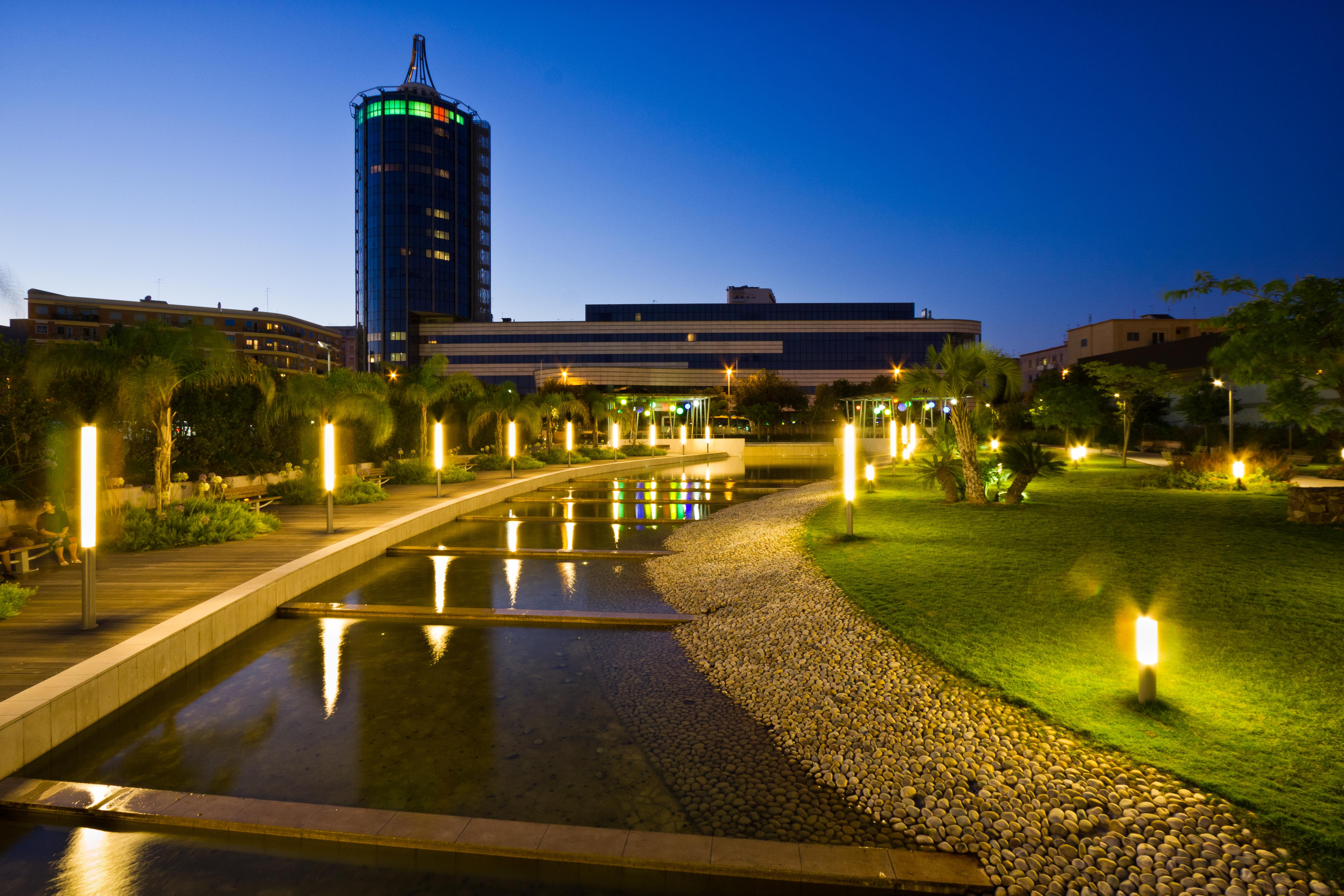 Una Hotels T Hotel Кальярі Екстер'єр фото