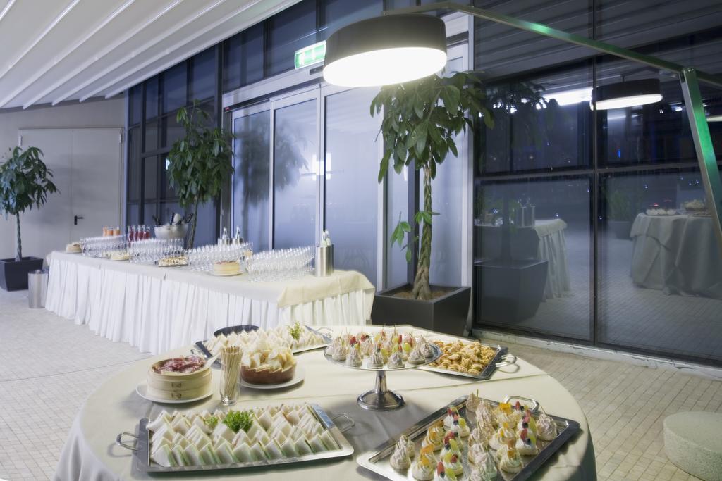 Una Hotels T Hotel Кальярі Екстер'єр фото
